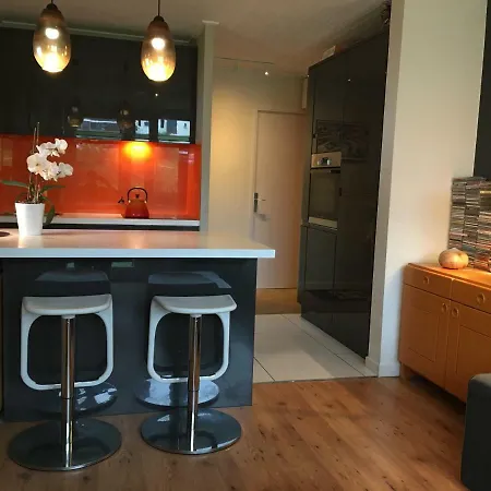 Bright Apmt For 2 People In Lavachet, 2100 شقة تينْيِ