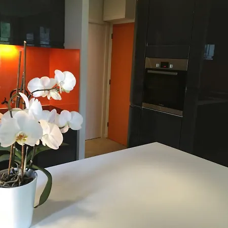 Bright Apmt For 2 People In Lavachet, 2100 شقة *